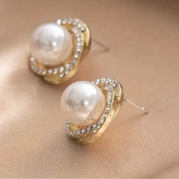 Vintage  Pearl Stud Earrings Simple Ear Jewelry For Women - Picture 5 of 7